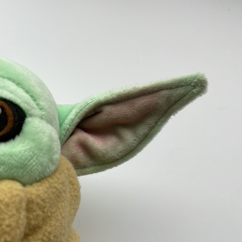 STAR WARS- Disney Yoda Mandalorian Plush. - Picture 4 of 7